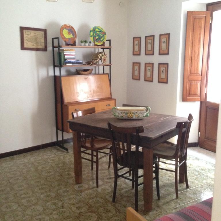 Cortile Via Sales 11 Apartment Erice Room photo